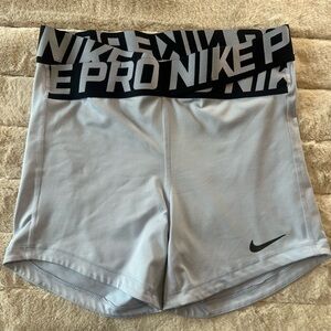 Nike Pro Light Gray Women's Performance Intertwist Shorts, Medium